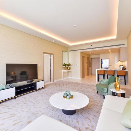Ultra Luxury Palm Tower With Shared Hotel Facilities Дубай Екстериор снимка