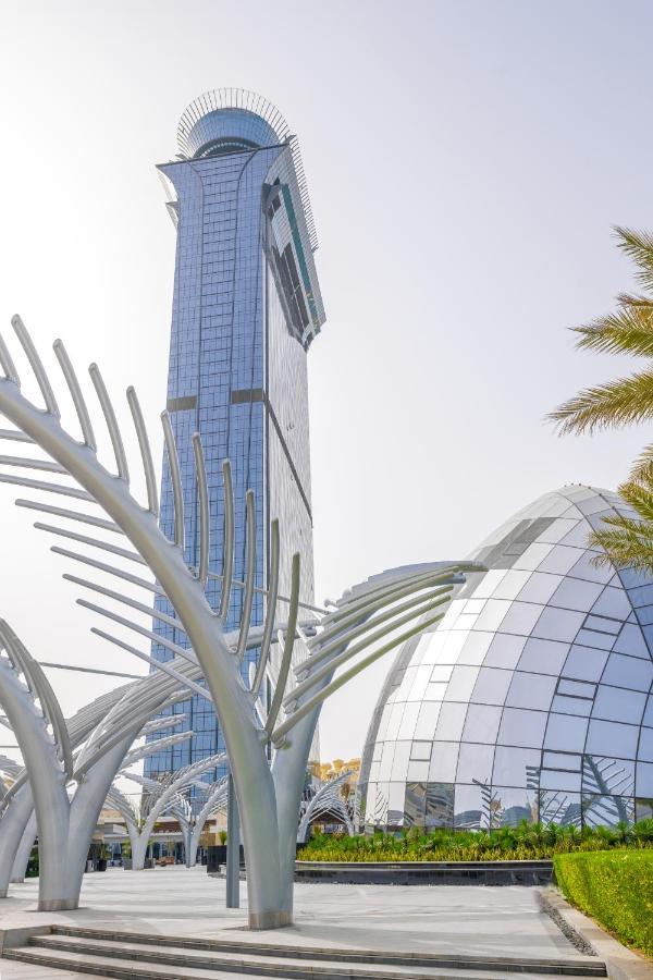 Ultra Luxury Palm Tower With Shared Hotel Facilities Дубай Екстериор снимка