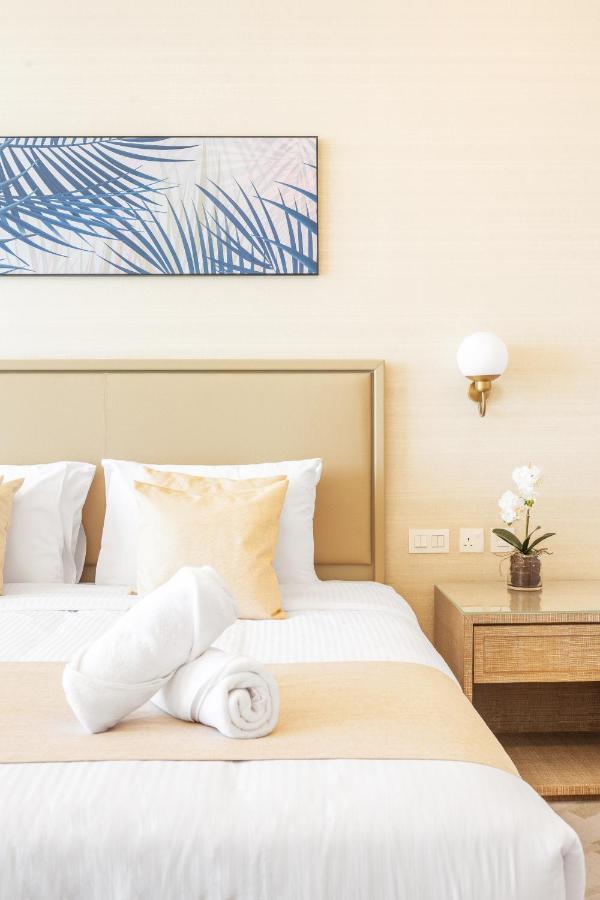 Ultra Luxury Palm Tower With Shared Hotel Facilities Дубай Екстериор снимка