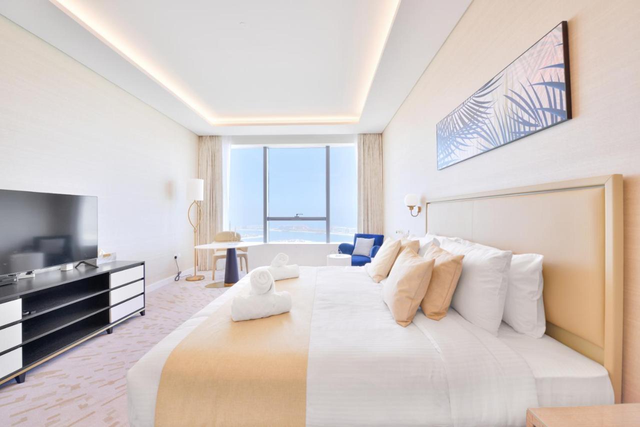 Ultra Luxury Palm Tower With Shared Hotel Facilities Дубай Екстериор снимка