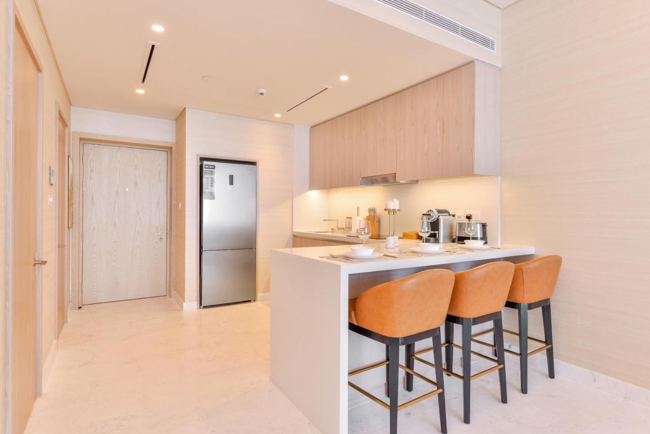 Ultra Luxury Palm Tower With Shared Hotel Facilities Дубай Екстериор снимка
