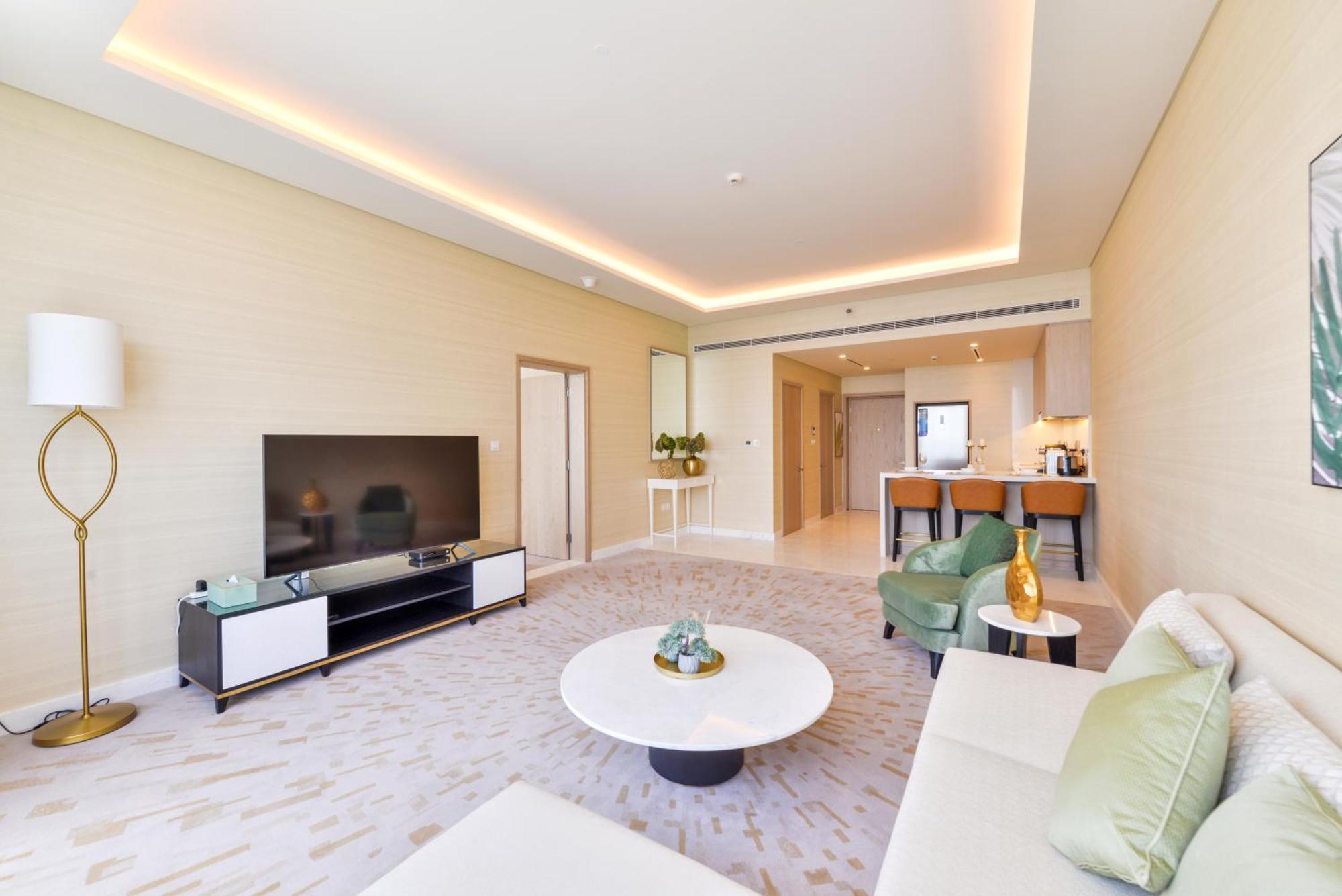 Ultra Luxury Palm Tower With Shared Hotel Facilities Дубай Екстериор снимка