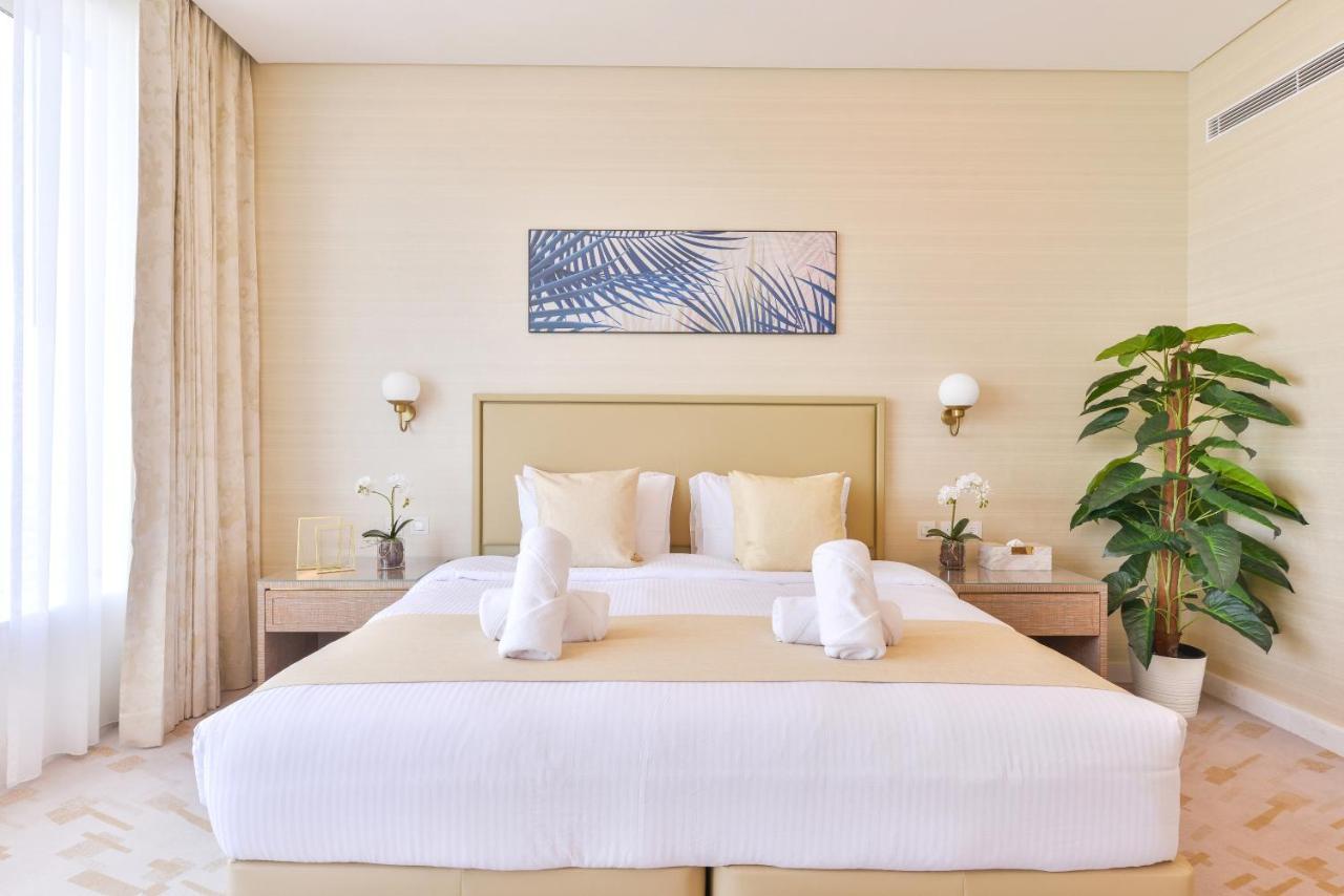 Ultra Luxury Palm Tower With Shared Hotel Facilities Дубай Екстериор снимка