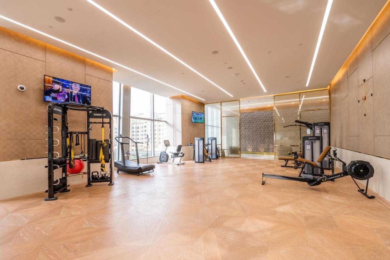 Ultra Luxury Palm Tower With Shared Hotel Facilities Дубай Екстериор снимка